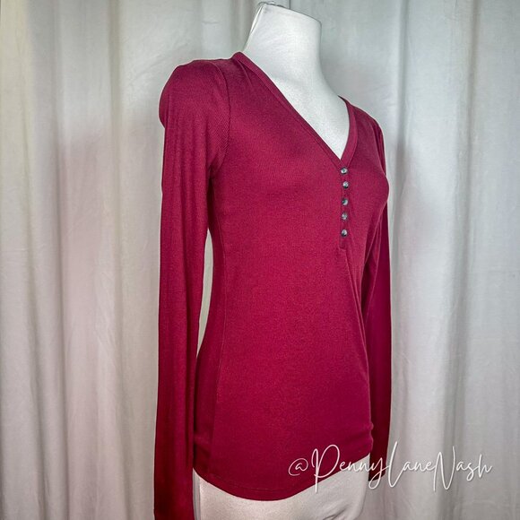 NWT Gap Ribbed Long Sleeve Henley T-Shirt Red Delicious - Picture 4 of 8